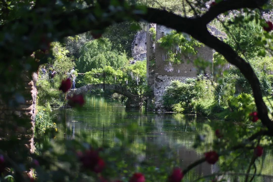 全世界最浪漫的花園！建在廢墟，美如天堂